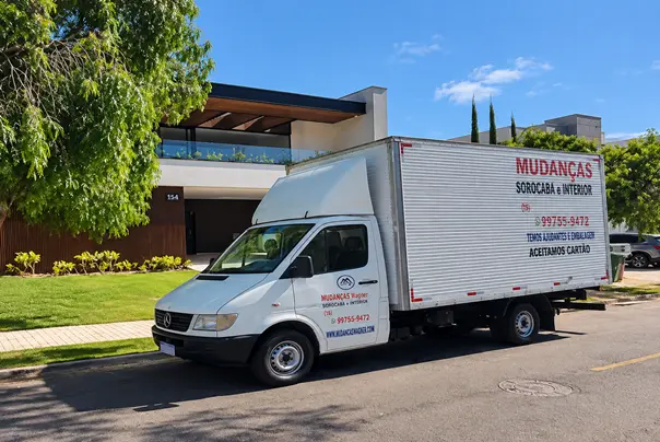 Sprinter baú da Mudanças Wagner em atendimento residencial
